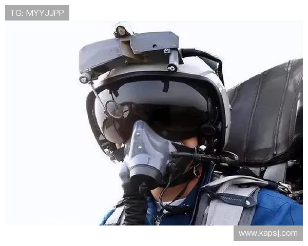 歼20飞行员配备新型一体化头盔显示系统